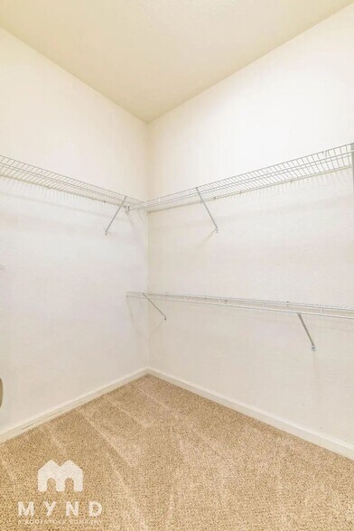 Building Photo - 5325 Dunlay Dr