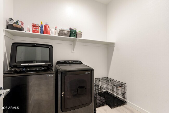 Building Photo - 2034 W Sleepy Ranch Rd