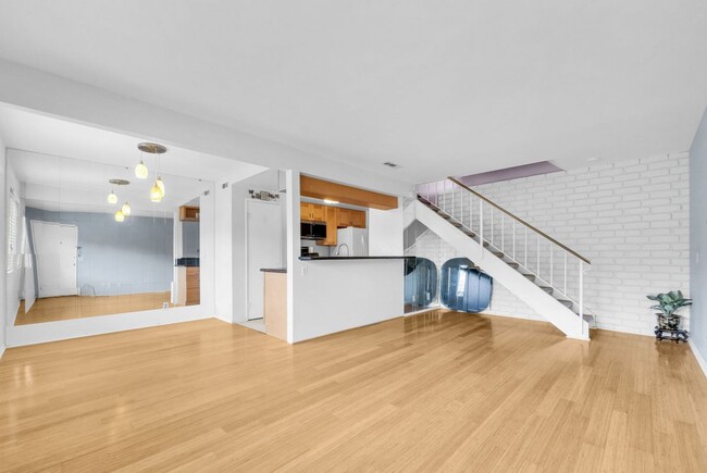 Building Photo - 1085 Sierra Madre Ave