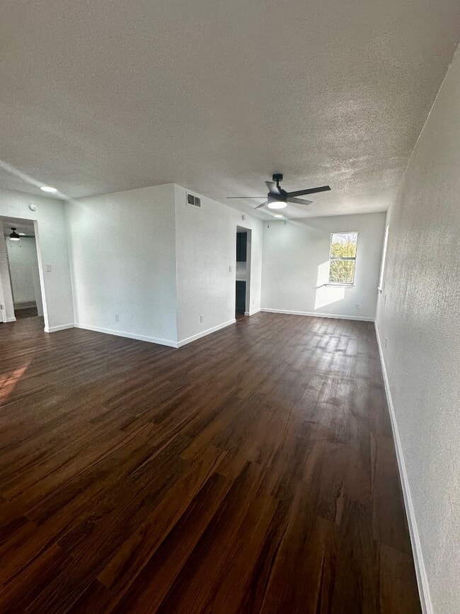 Building Photo - 704 Espolon Dr