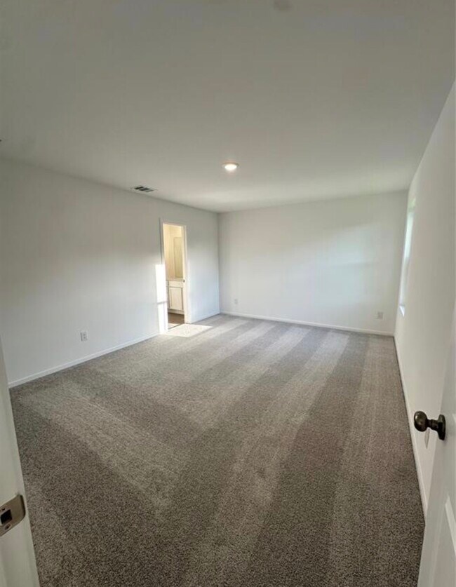 Building Photo - 448 Shoreview Dr