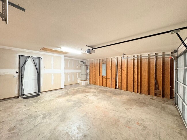 Building Photo - Welcome To Edgefield