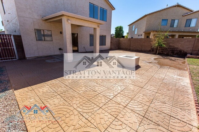 Building Photo - 484 E Cheyenne Rd