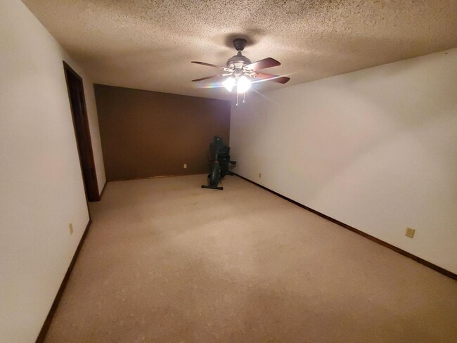 Building Photo - Large Family home in Chelsea Est. just SW ...