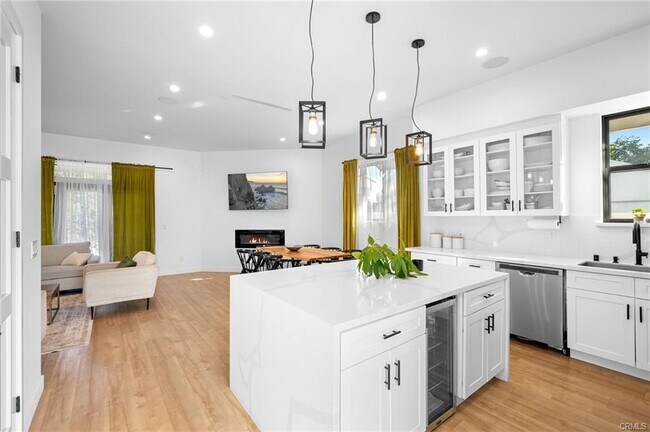 Building Photo - 9462 Odessa Ave