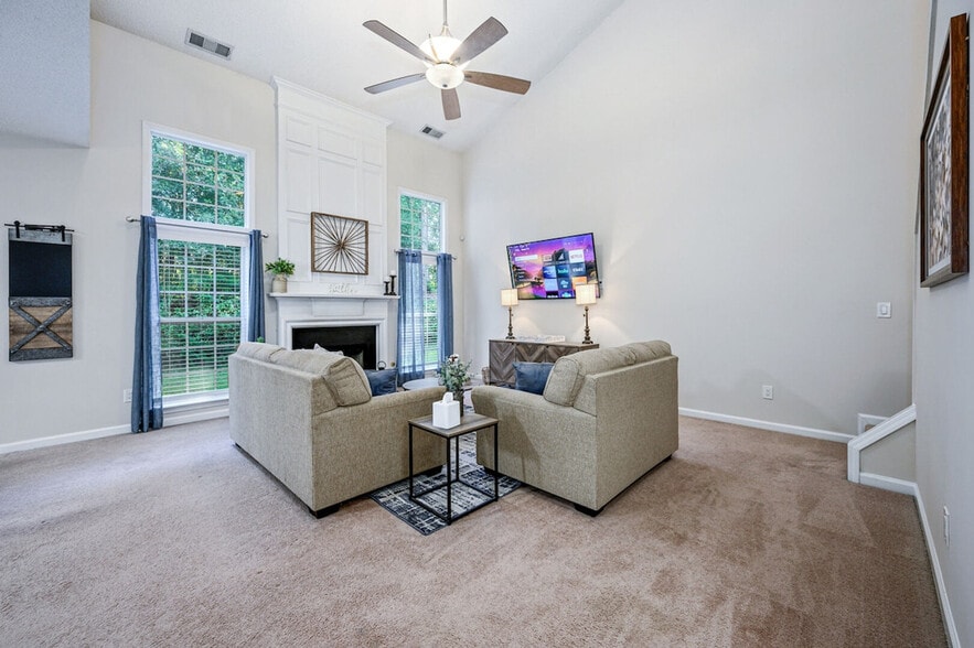 Building Photo - 206 Persimmon Tr