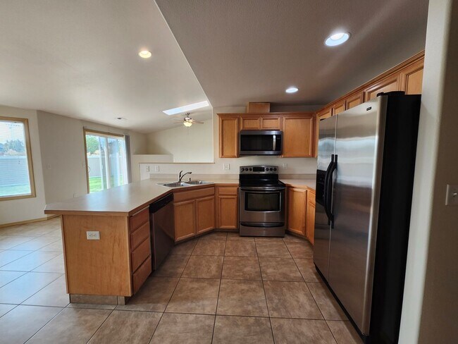 Building Photo - 5822 Austin Ct