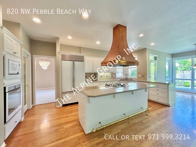 Building Photo - 820 NW Pebble Beach Way
