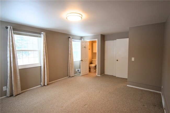 Building Photo - 16 Buchanan Rd