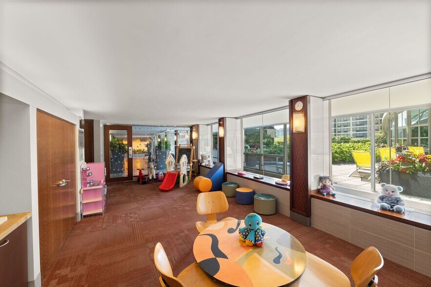 Building Photo - 400 E Randolph St