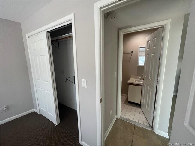 Building Photo - 558 Connecticut Ave