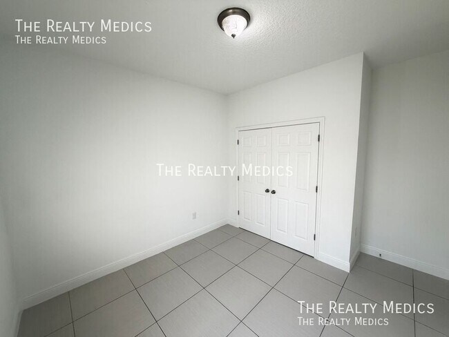 Building Photo - 2481 San Filippo Dr SE
