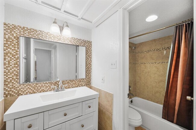 Building Photo - 10912 Gulf Fwy