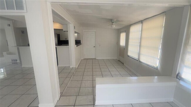 Building Photo - 110 14th Ave SW