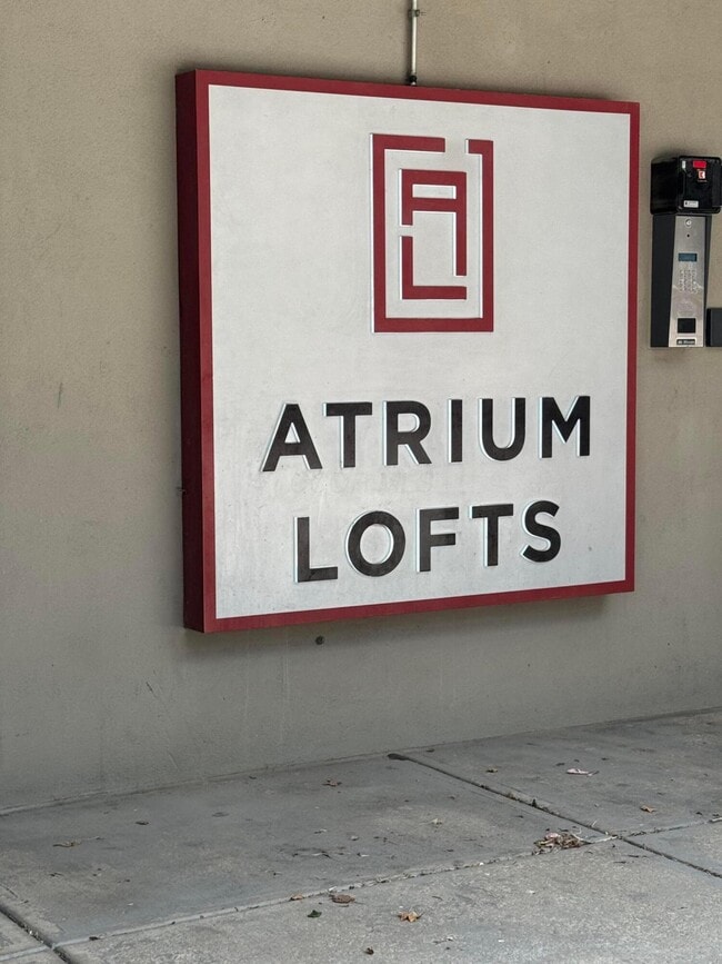 Building Photo - 106 N High St