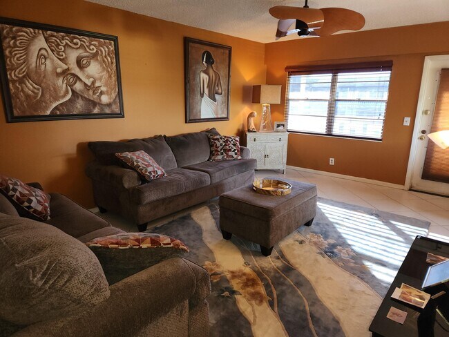 Building Photo - 113 Mansfield C