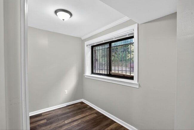 Building Photo - 2025 Move-In Special – $200 Off First Mont...