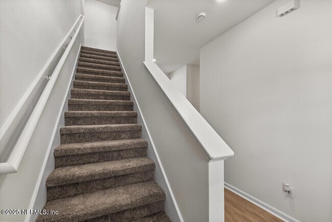 Building Photo - 125 Beach Palm Ct