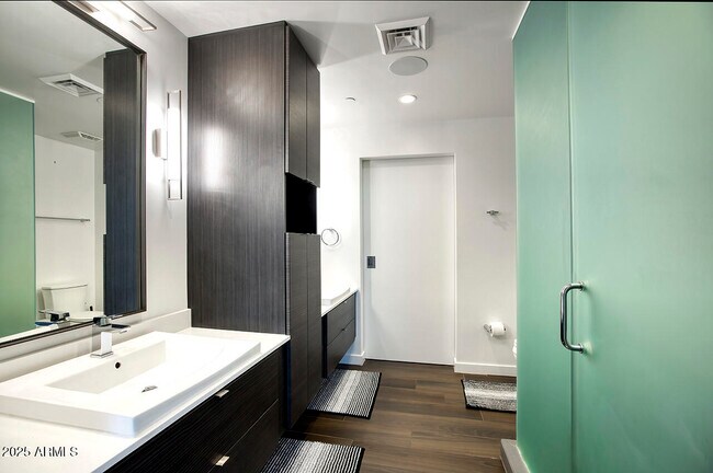 Building Photo - 200 W Portland St