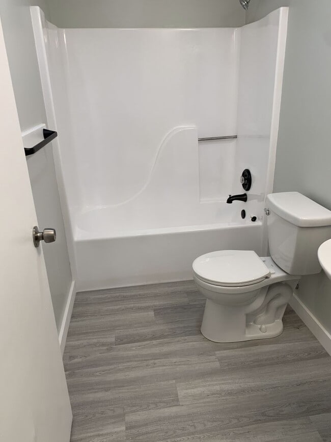 Building Photo - Vero Beach 2 Bedroom 1 Bath