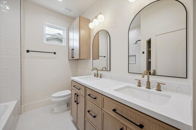 Building Photo - 3709 Brookwoods Dr