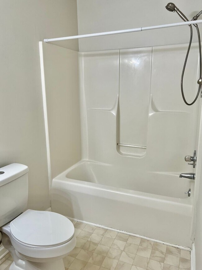 Building Photo - AVAILABLE NOW! 3 Bedroom, 2 Bath Home off Needmore Road