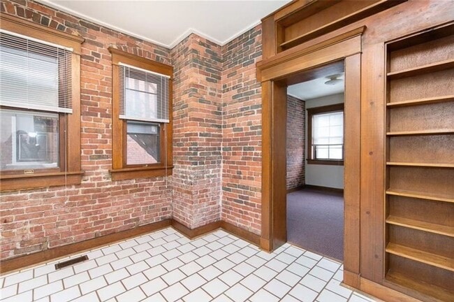 Building Photo - Old World Charm in Near Northside