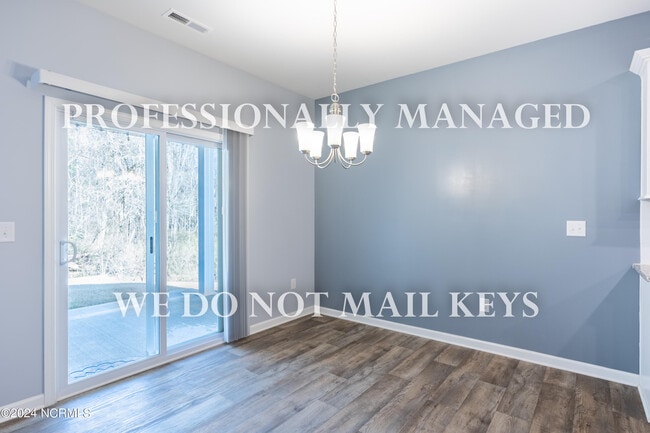 Building Photo - 458 Golden Villas Dr