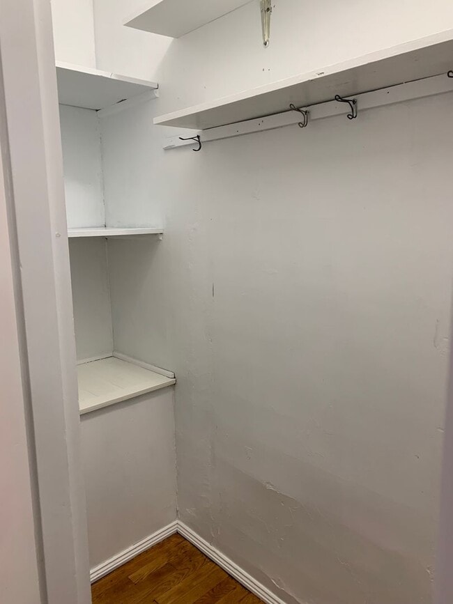 Building Photo - Beautiful 2 Bedroom 1 Bath, Newly Updated!