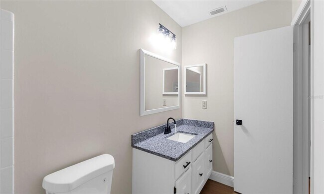 Building Photo - 14615 Daybreak Dr