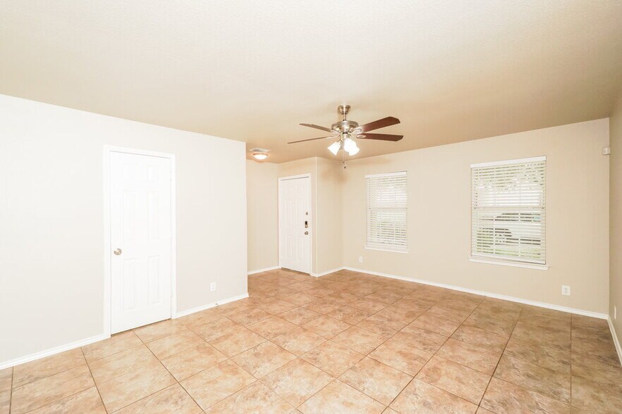 Building Photo - 5523 Red Canyon