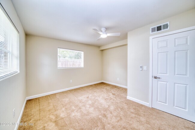 Building Photo - 2517 Palm Ave