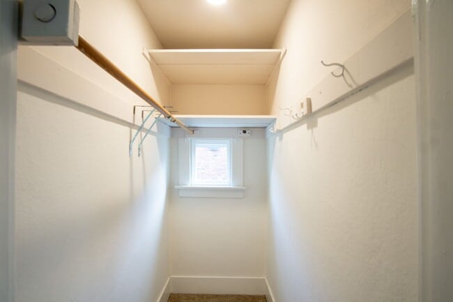 Building Photo - RENT SPECIAL! Gorgeous 2-Bedroom Corner Fl...