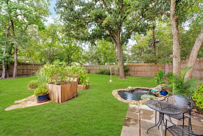 Building Photo - 3914 Ella Blvd