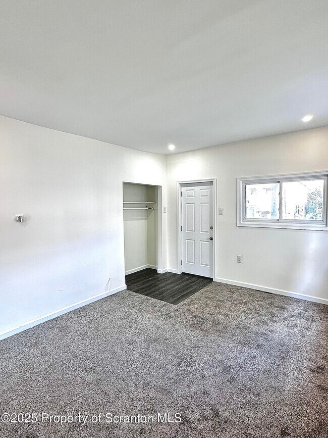 Building Photo - 266 Rutter Ave