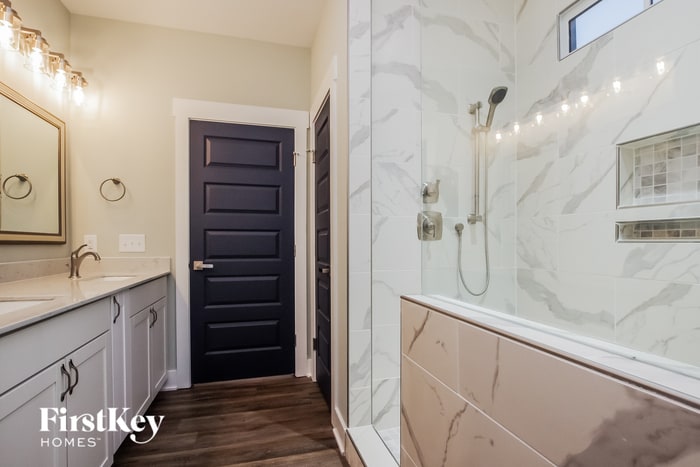 Building Photo - 300 S Crawford St