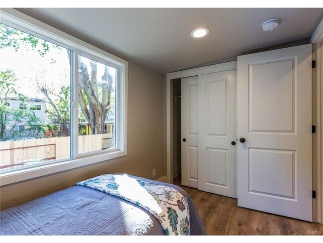 Building Photo - 198 E 1st Ave