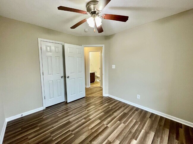 Building Photo - Newly Updated 3-Bed, 2-Bath Nest in Fayett...