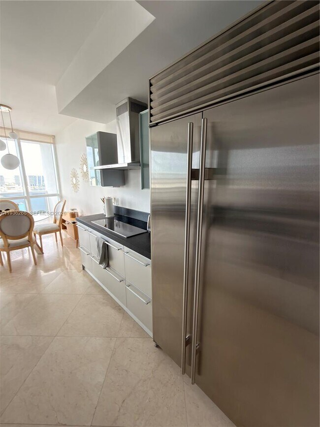 Building Photo - 18201 Collins Ave