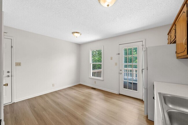 Building Photo - 3 Bedroom Pet Friendly Home For Rent Near 101st Parkway!