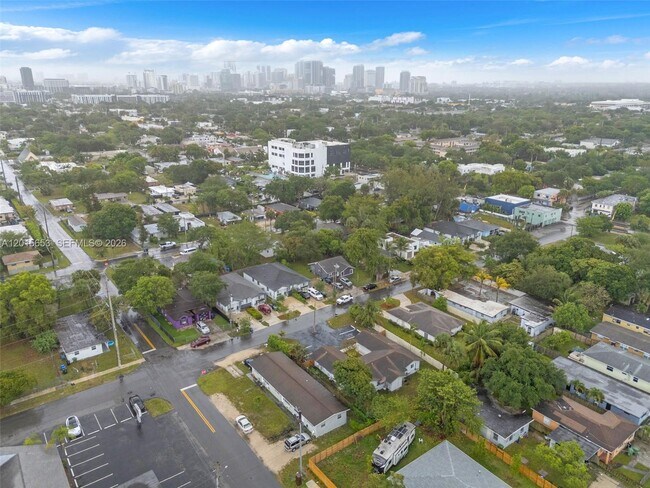 Building Photo - 645 NW 15th Ave