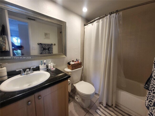 Building Photo - 10765 SW 108th Ave
