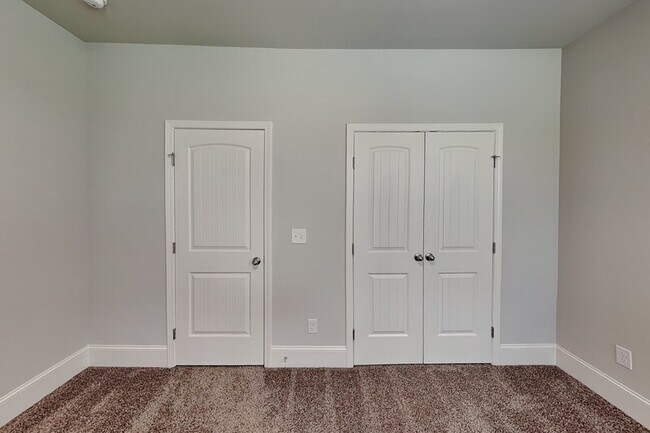 Building Photo - 6945 Daylily Ln