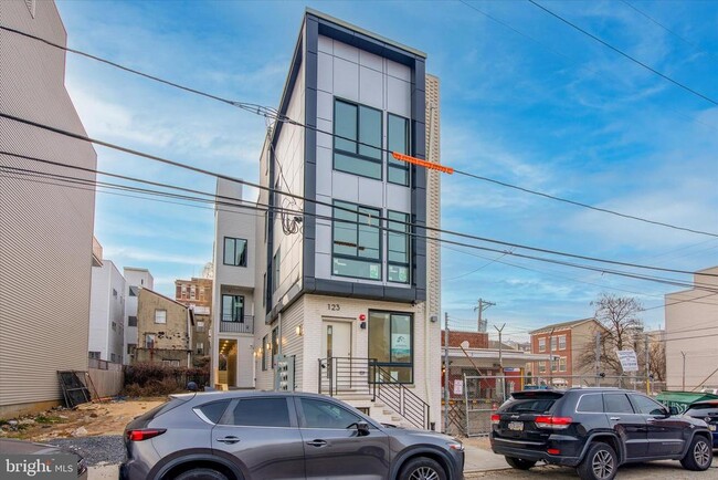 Building Photo - 1230 N Marshall St