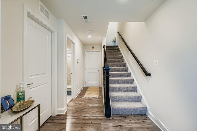 Building Photo - 7588 Warburg Way