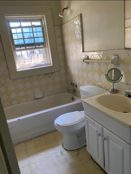 Building Photo - 217 Scott Ave