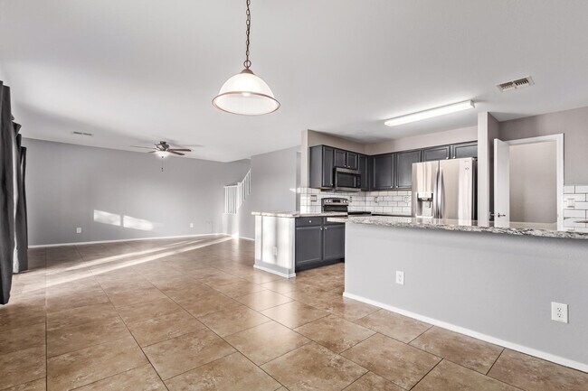 Building Photo - 1368 S 232nd Ave