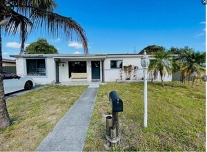Building Photo - 721 SW 69th Ave
