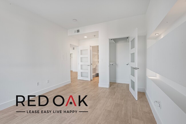 Building Photo - Stunning, Modern One Bedroom with a Welcom...