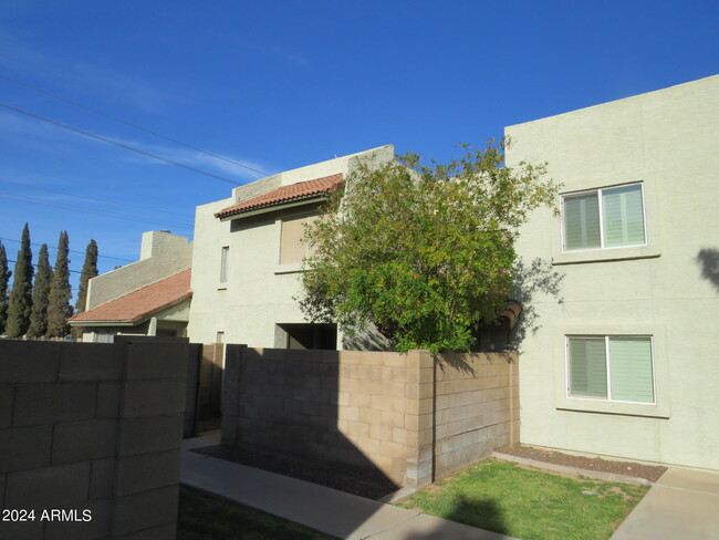 Primary Photo - 222 E Brown Rd